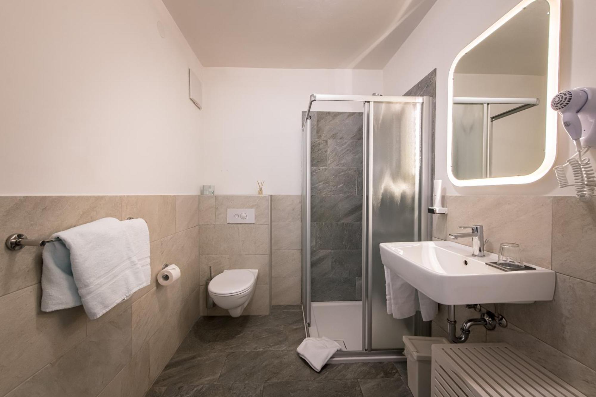 Am Schloss Guest House Brunico Rom bilde